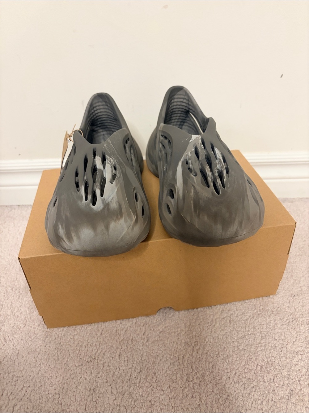 adidas Yeezy Foam Runners - Picture 2 of 8